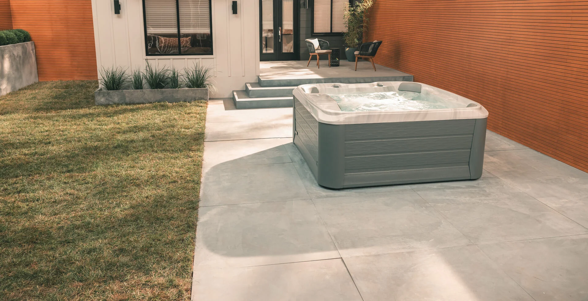 SDS 680 Edison Porcelain Slate Lifestyle Day 1920x984 1