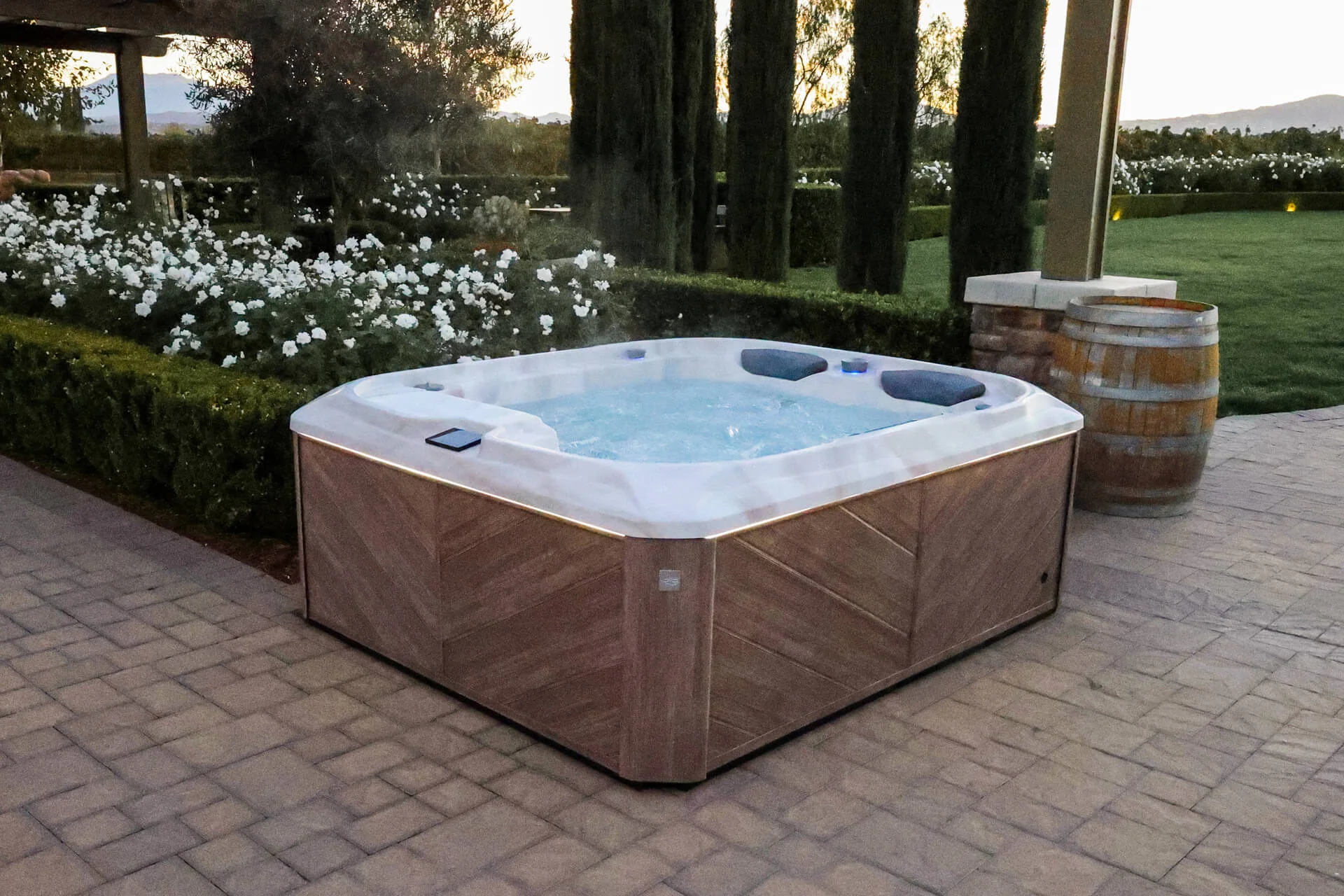 SDS 880 Capri Travertine WindyOak Mid 03 1920x1280 1